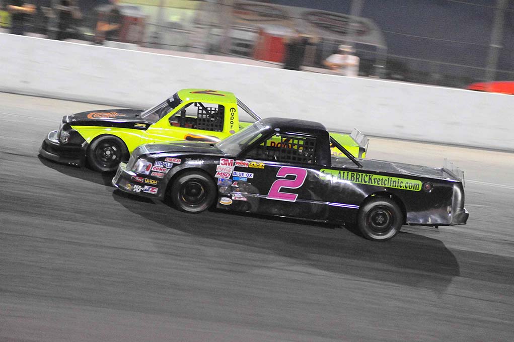 Deines Wins Both Features While AJ Warren Wins the Pro Truck Championship